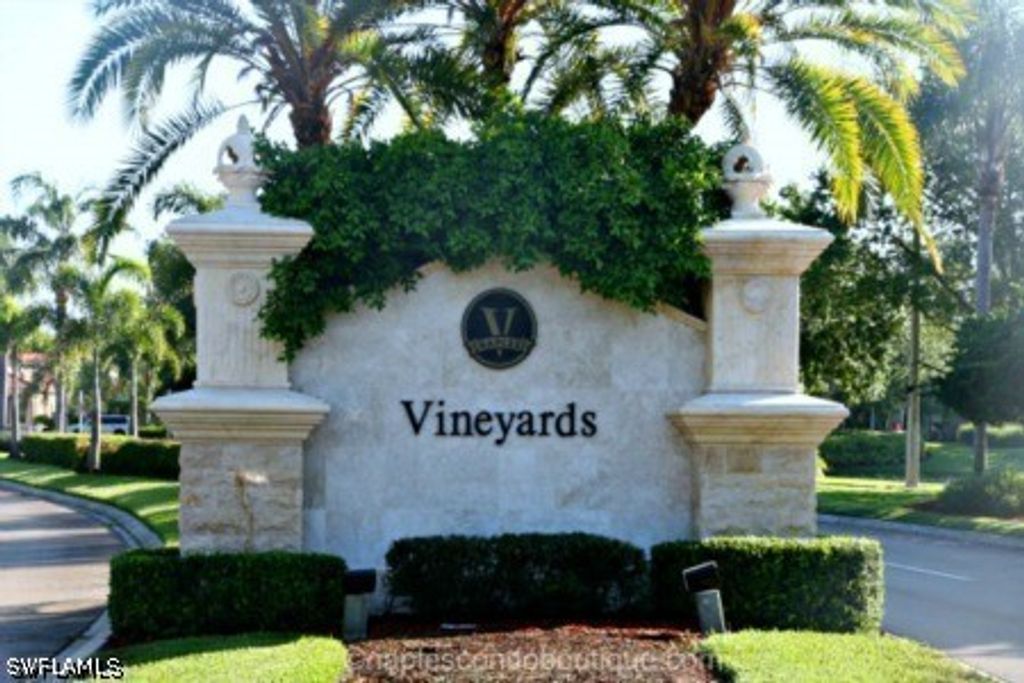 128 LIVERMORE LN, Naples, FL 34119
