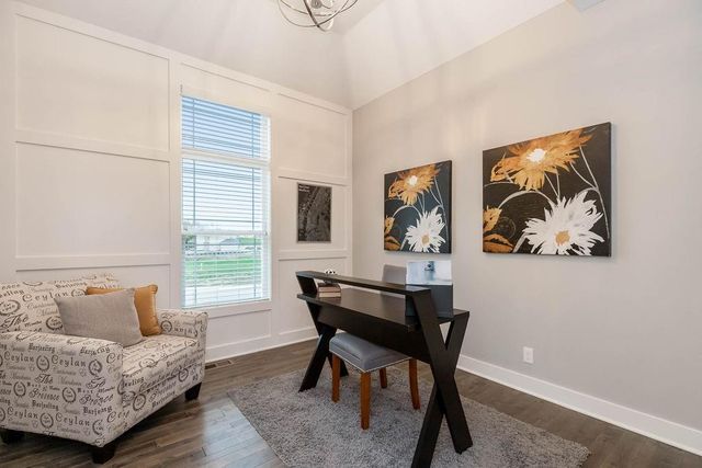 18501 Pawnee Lane, Overland Park, KS 66085