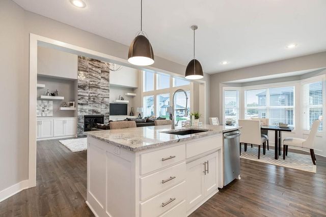 18501 Pawnee Lane, Overland Park, KS 66085