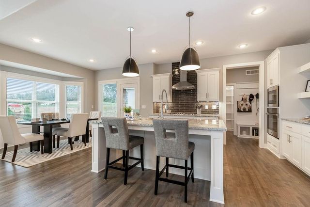 18501 Pawnee Lane, Overland Park, KS 66085