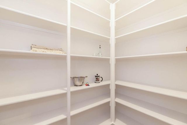 18501 Pawnee Lane, Overland Park, KS 66085