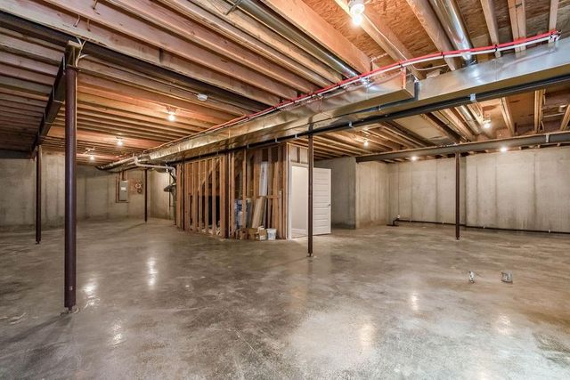 18501 Pawnee Lane, Overland Park, KS 66085