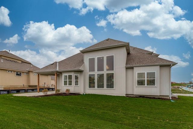 18501 Pawnee Lane, Overland Park, KS 66085