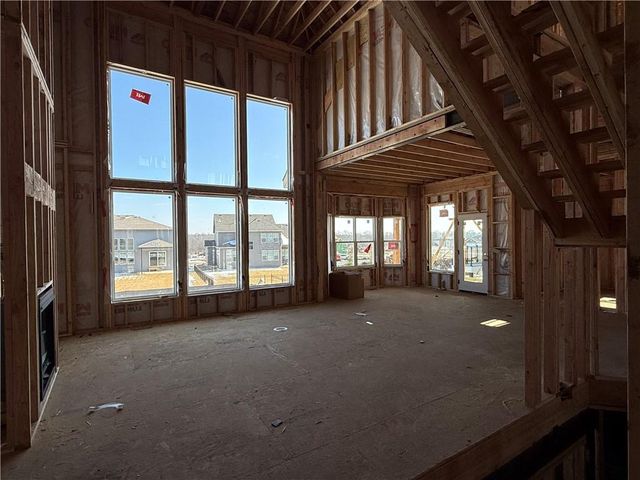 18501 Pawnee Lane, Overland Park, KS 66085