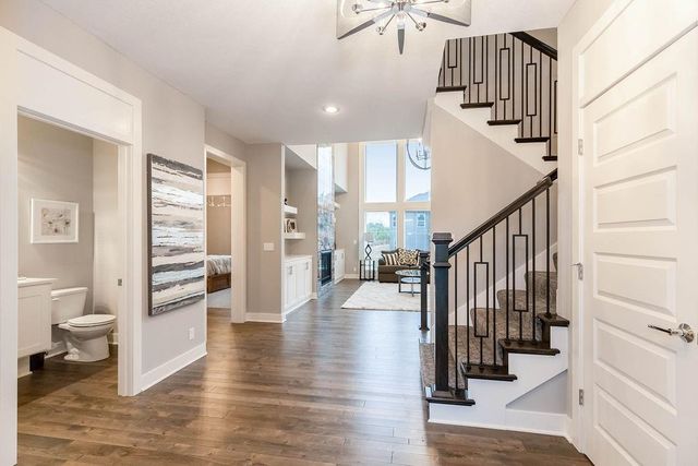 18501 Pawnee Lane, Overland Park, KS 66085