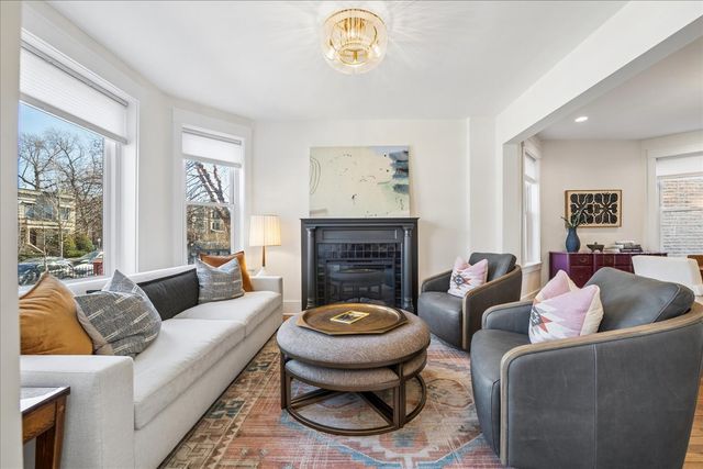 4912 N Winchester Avenue, Chicago, IL 60640