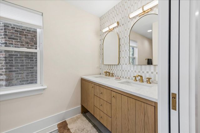 4912 N Winchester Avenue, Chicago, IL 60640