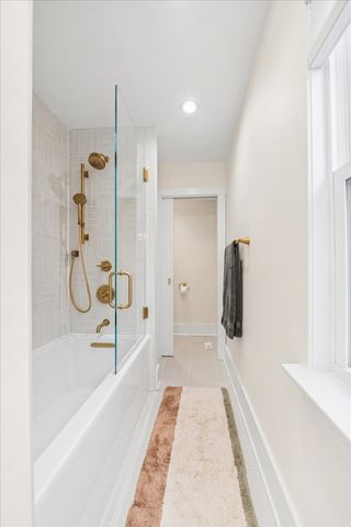 4912 N Winchester Avenue, Chicago, IL 60640