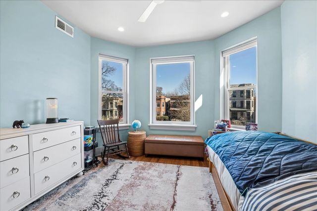 4912 N Winchester Avenue, Chicago, IL 60640