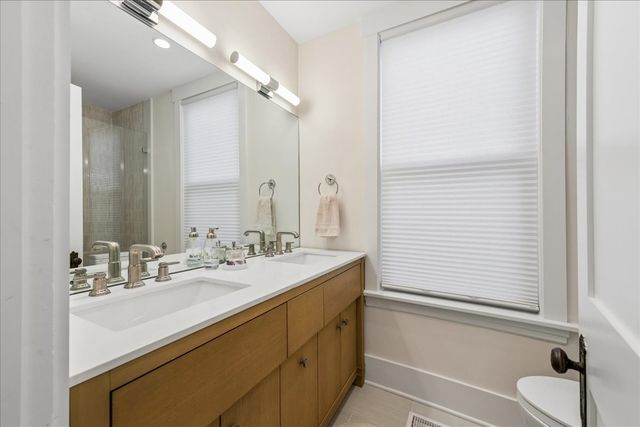 4912 N Winchester Avenue, Chicago, IL 60640