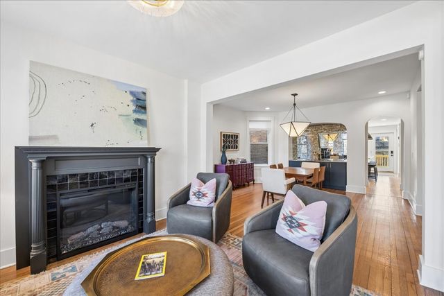 4912 N Winchester Avenue, Chicago, IL 60640