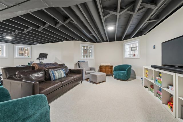 4912 N Winchester Avenue, Chicago, IL 60640