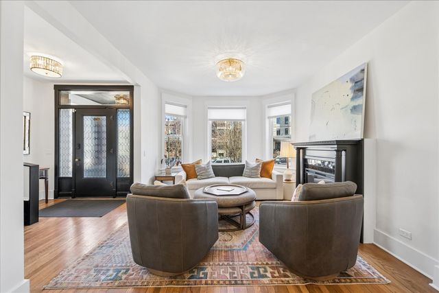 4912 N Winchester Avenue, Chicago, IL 60640