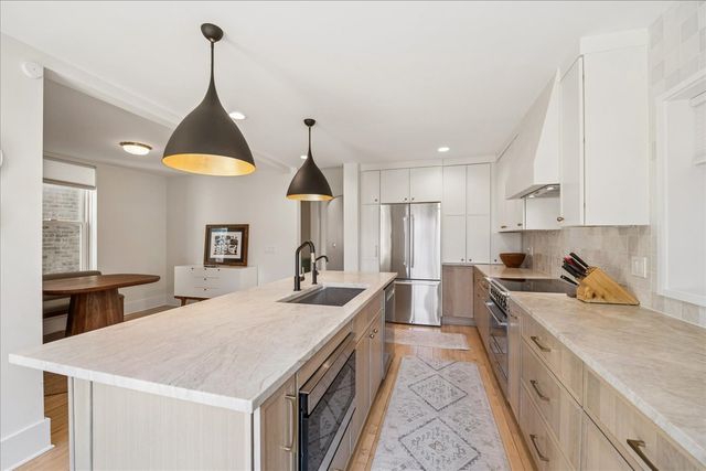 4912 N Winchester Avenue, Chicago, IL 60640