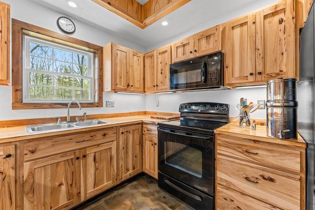 S3036 E Fox Hill Road, Baraboo, WI 53913