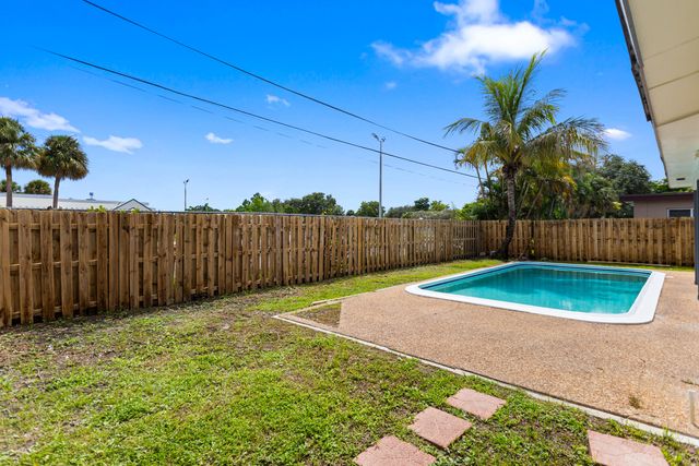 2000 NW 91ST Way, Sunrise, FL 33322