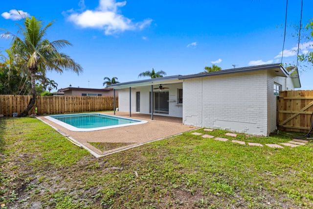 2000 NW 91ST Way, Sunrise, FL 33322