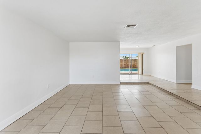 2000 NW 91ST Way, Sunrise, FL 33322