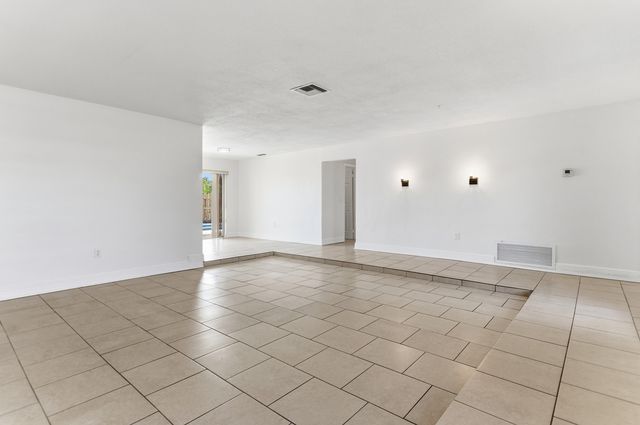 2000 NW 91ST Way, Sunrise, FL 33322