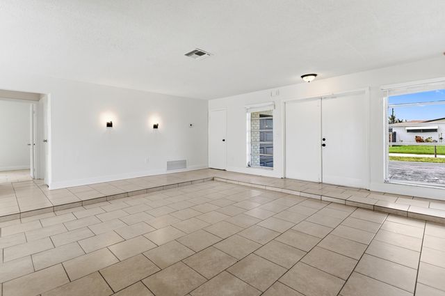 2000 NW 91ST Way, Sunrise, FL 33322