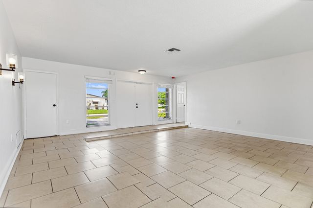 2000 NW 91ST Way, Sunrise, FL 33322
