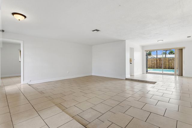 2000 NW 91ST Way, Sunrise, FL 33322