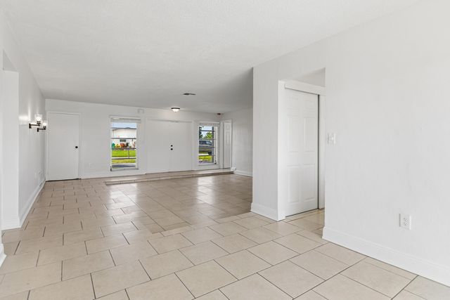 2000 NW 91ST Way, Sunrise, FL 33322