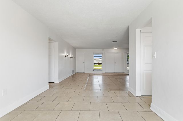 2000 NW 91ST Way, Sunrise, FL 33322