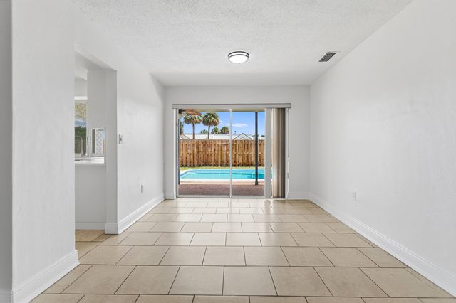 2000 NW 91ST Way, Sunrise, FL 33322