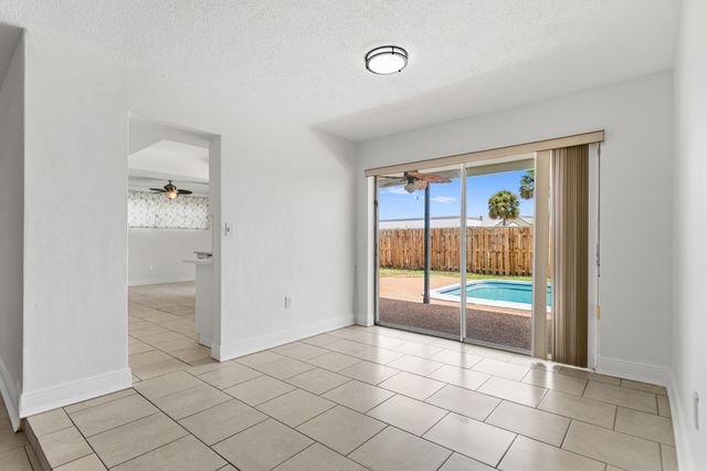2000 NW 91ST Way, Sunrise, FL 33322