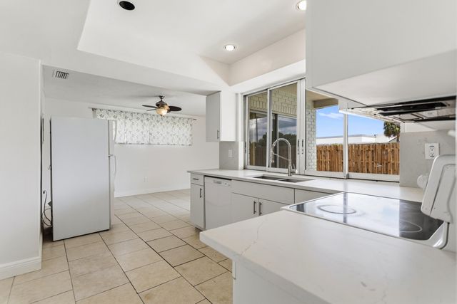 2000 NW 91ST Way, Sunrise, FL 33322