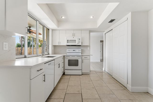 2000 NW 91ST Way, Sunrise, FL 33322