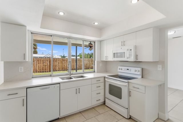 2000 NW 91ST Way, Sunrise, FL 33322