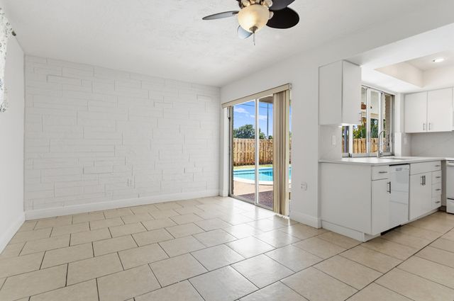 2000 NW 91ST Way, Sunrise, FL 33322