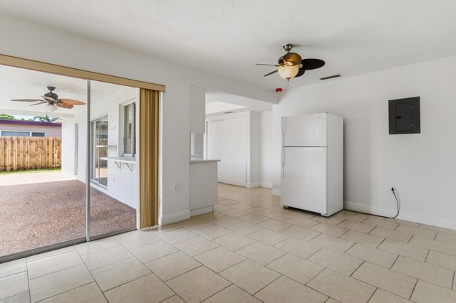 2000 NW 91ST Way, Sunrise, FL 33322