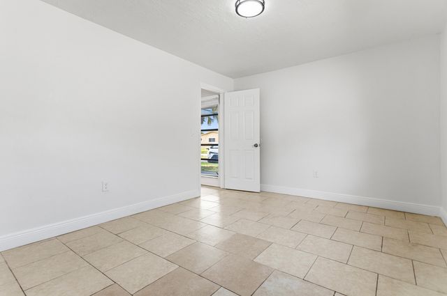 2000 NW 91ST Way, Sunrise, FL 33322