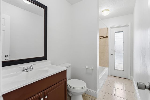 2000 NW 91ST Way, Sunrise, FL 33322