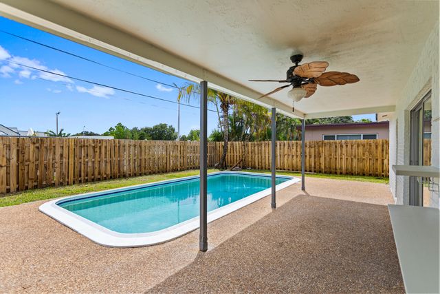 2000 NW 91ST Way, Sunrise, FL 33322