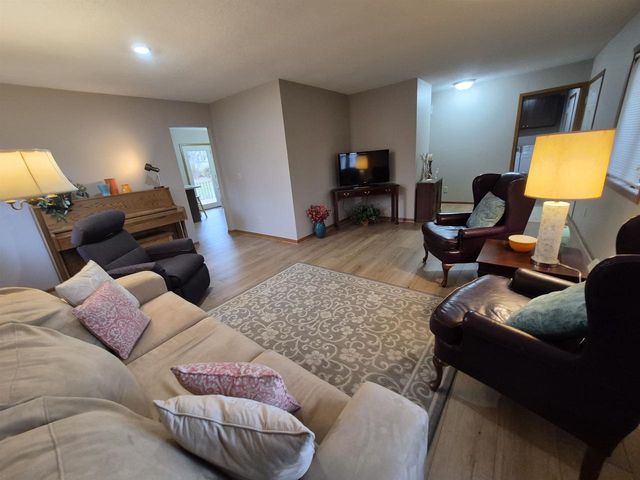 409 Kings Lynn Road, Stoughton, WI 53589