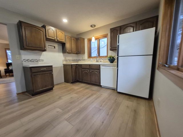 409 Kings Lynn Road, Stoughton, WI 53589