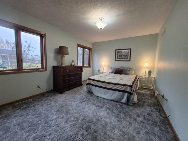 409 Kings Lynn Road, Stoughton, WI 53589