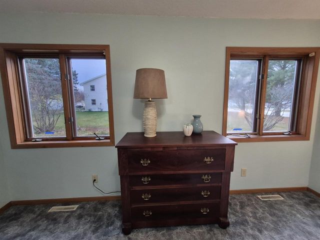 409 Kings Lynn Road, Stoughton, WI 53589