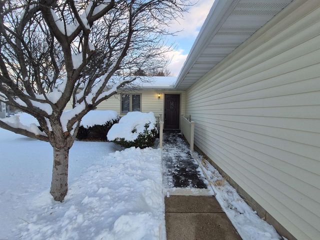 409 Kings Lynn Road, Stoughton, WI 53589