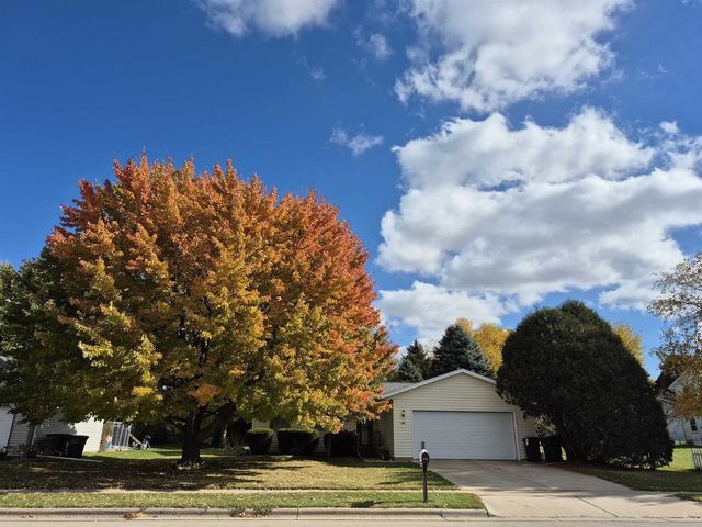 409 Kings Lynn Road, Stoughton, WI 53589