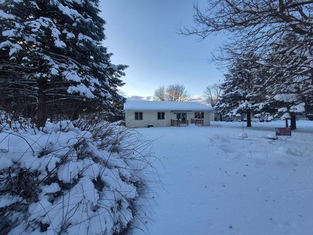 409 Kings Lynn Road, Stoughton, WI 53589