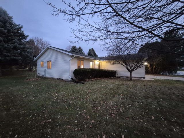 409 Kings Lynn Road, Stoughton, WI 53589