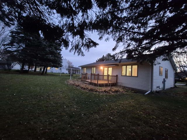 409 Kings Lynn Road, Stoughton, WI 53589