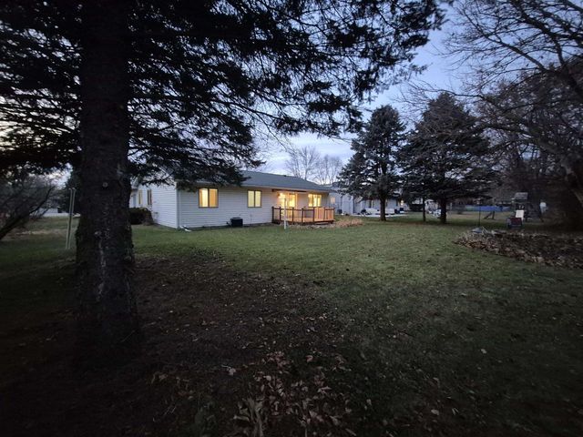 409 Kings Lynn Road, Stoughton, WI 53589