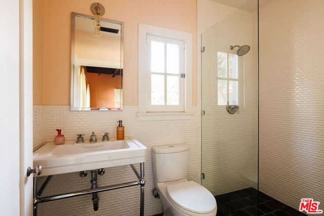 2230 Nottingham Avenue, Los Angeles, CA 90027