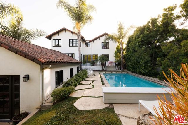 2230 Nottingham Avenue, Los Angeles, CA 90027